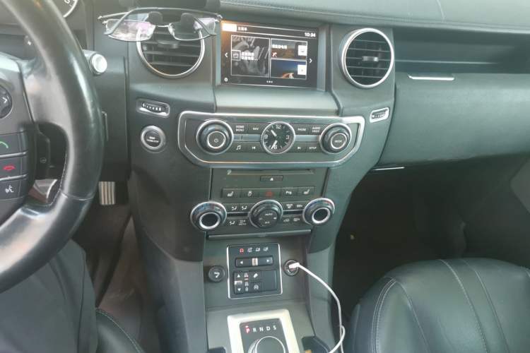 Used Land Rover Discovery 2016 3.0 SDV6 HSE Diesel Edition Audio And AC Panel