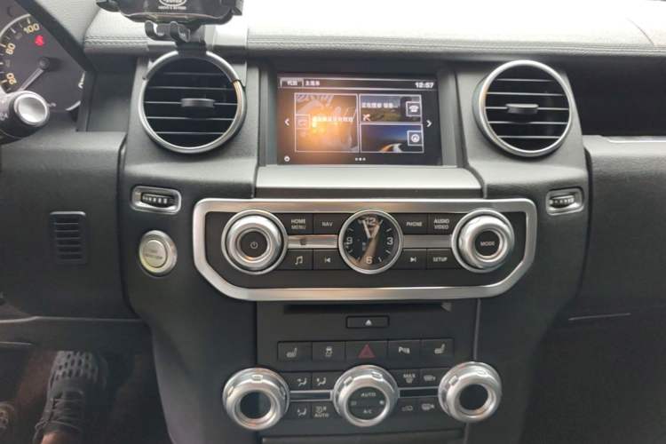 Used Land Rover Discovery 2016 3.0 SC Obsidian Black Heritage Edition HSE Audio And AC Panel