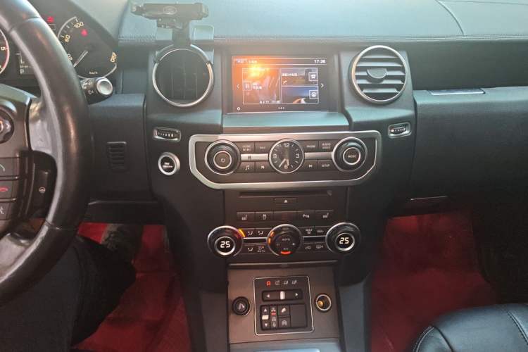 Used Land Rover Discovery 2016 3.0 SDV6 Black Edition HSE Diesel Version Audio And AC Panel
