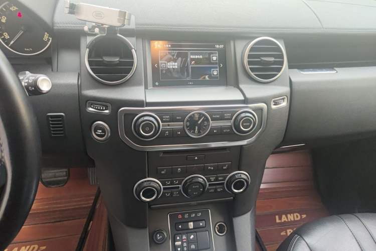 Used Land Rover Discovery 2016 3.0 SC V6 HSE Audio And AC Panel