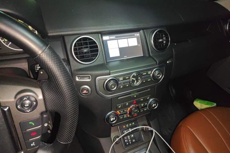 Used Land Rover Discovery 2016 3.0 SC Obsidian Black Heritage Edition HSE Audio And AC Panel