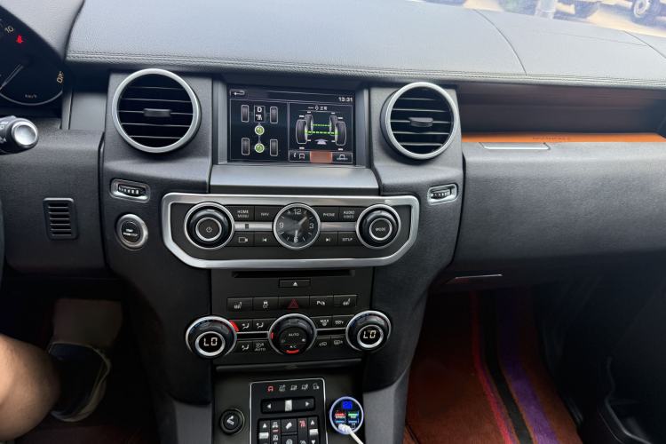 Used Land Rover Discovery 2016 3.0 SC Obsidian Black Heritage Edition HSE Audio And AC Panel