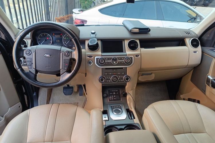 Used Land Rover Discovery 2016 3.0 SC V6 HSE Center Console