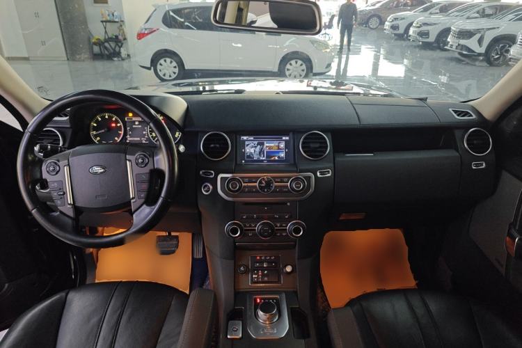 Used Land Rover Discovery 2016 3.0 SC V6 SE Center Console