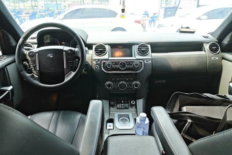 Used Land Rover Discovery 2016 3.0 SC V6 HSE Luxury Center Console