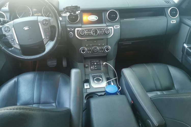 Used Land Rover Discovery 2016 3.0 SDV6 HSE Diesel Edition Center Console