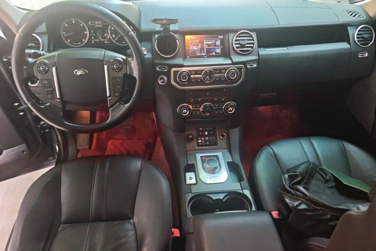 Used Land Rover Discovery 2016 3.0 SDV6 Black Edition HSE Diesel Version Center Console