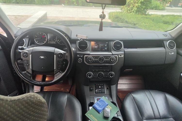 Used Land Rover Discovery 2016 3.0 SC V6 HSE Center Console