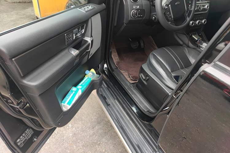 Used Land Rover Discovery 2016 3.0 SC V6 HSE Driver Seat