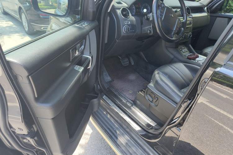 Used Land Rover Discovery 2016 3.0 SC V6 SE Driver Seat