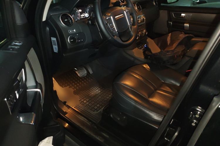Used Land Rover Discovery 2016 3.0 SC Obsidian Black Heritage Edition SE Driver Seat