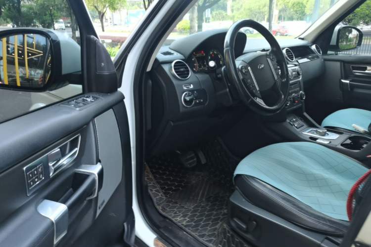 Used Land Rover Discovery 2016 3.0 SC Obsidian Black Heritage Edition SE Driver Seat