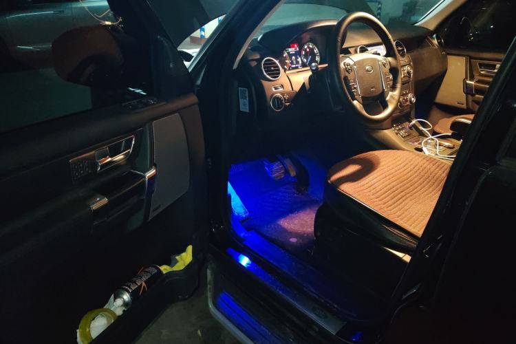 Used Land Rover Discovery 2016 3.0 SC Obsidian Black Heritage Edition SE Driver Seat