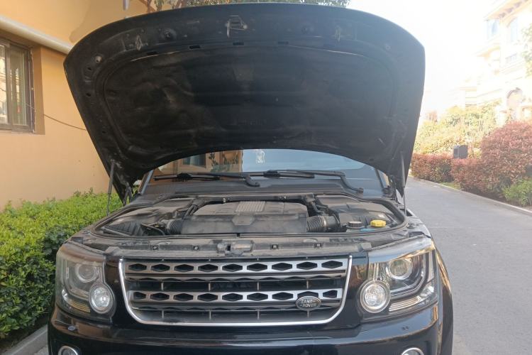 Used Land Rover Discovery  Engine Bay