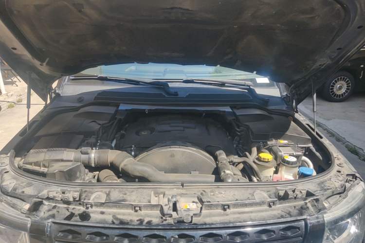 Used Land Rover Discovery 2016 3.0 SDV6 Black Edition HSE Diesel Version Engine Bay