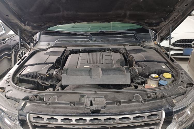 Used Land Rover Discovery 2016 3.0 SC V6 HSE Engine Bay