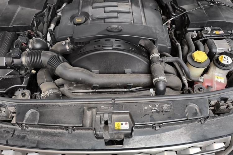 Used Land Rover Discovery 2016 3.0 SDV6 Black Edition HSE Diesel Version Engine Bay