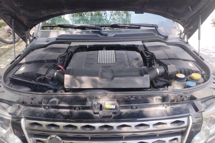 Used Land Rover Discovery 2016 3.0 SC Obsidian Black Heritage Edition SE Engine Bay
