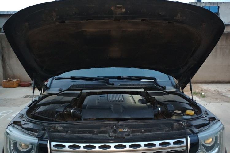 Used Land Rover Discovery 2016 3.0 SC V6 HSE Engine Bay
