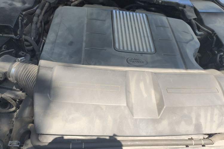 Used Land Rover Discovery 2016 3.0 SC V6 SE Engine Bay