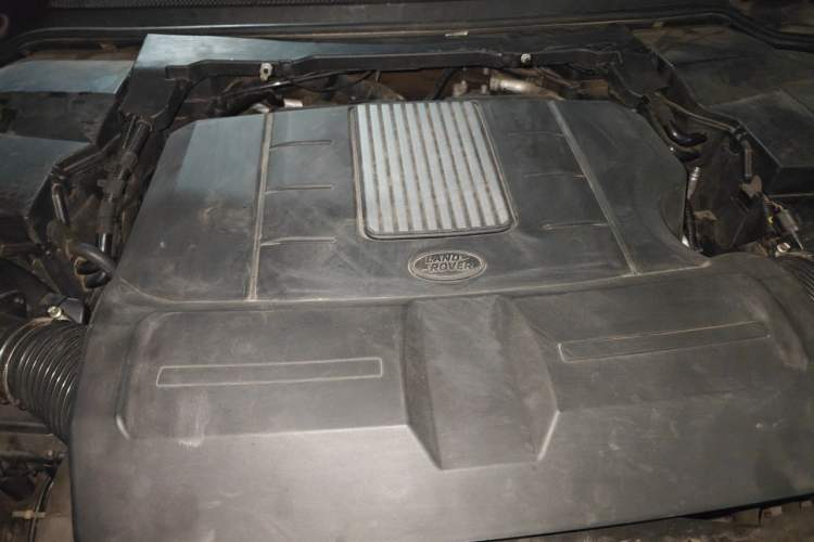 Used Land Rover Discovery  Engine Bay