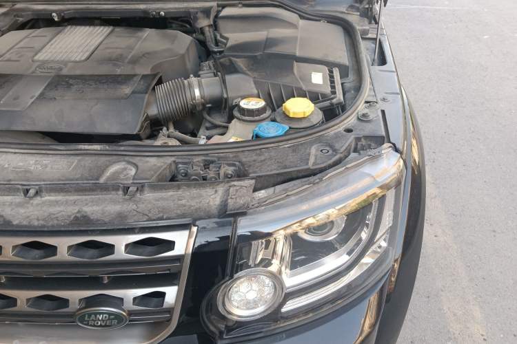 Used Land Rover Discovery  Engine Bay Left
