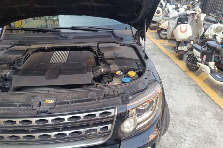 Used Land Rover Discovery 2016 3.0 SC V6 HSE Engine Bay Left
