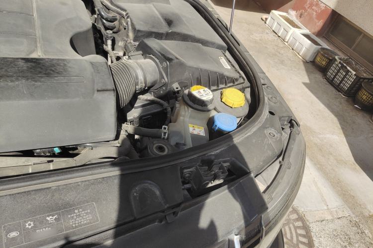 Used Land Rover Discovery  Engine Bay Left