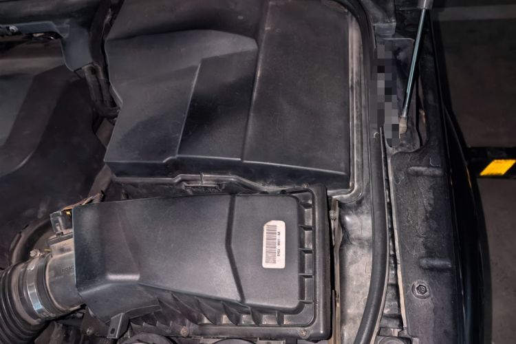 Used Land Rover Discovery 2016 3.0 SC V6 HSE Engine Bay Left