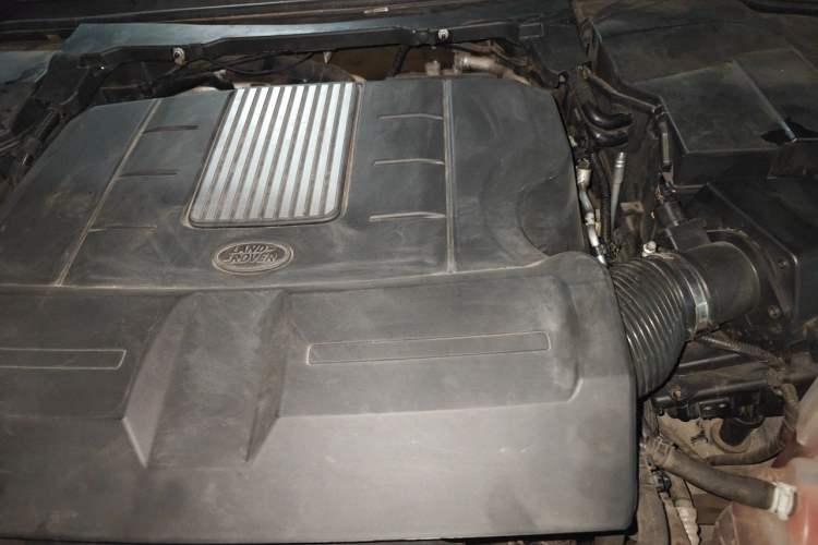 Used Land Rover Discovery  Engine Bay Left