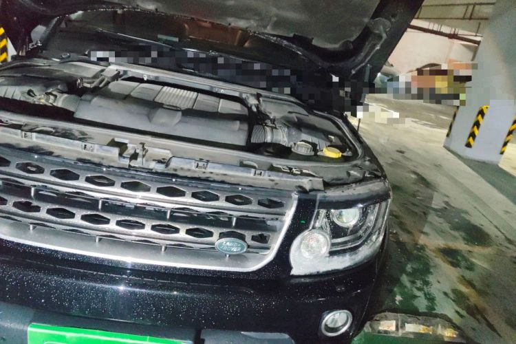 Used Land Rover Discovery 2016 3.0 SC Obsidian Black Heritage Edition HSE Engine Bay Left