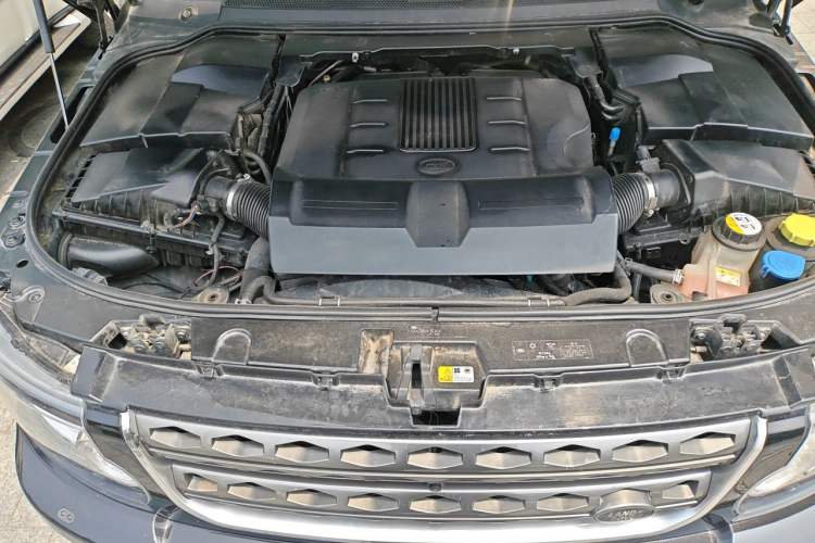 Used Land Rover Discovery 2016 3.0 SC V6 HSE Luxury Engine Bay