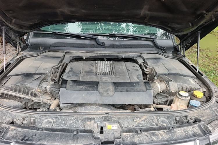 Used Land Rover Discovery 2016 3.0 SC Obsidian Black Heritage Edition HSE Engine Bay