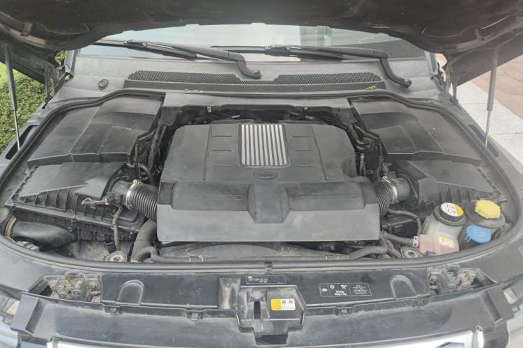 Used Land Rover Discovery 2016 3.0 SC V6 HSE Engine Bay