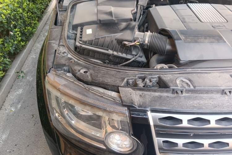 Used Land Rover Discovery  Engine Bay Right