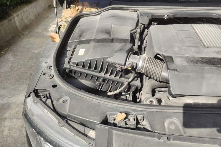 Used Land Rover Discovery  Engine Bay Right