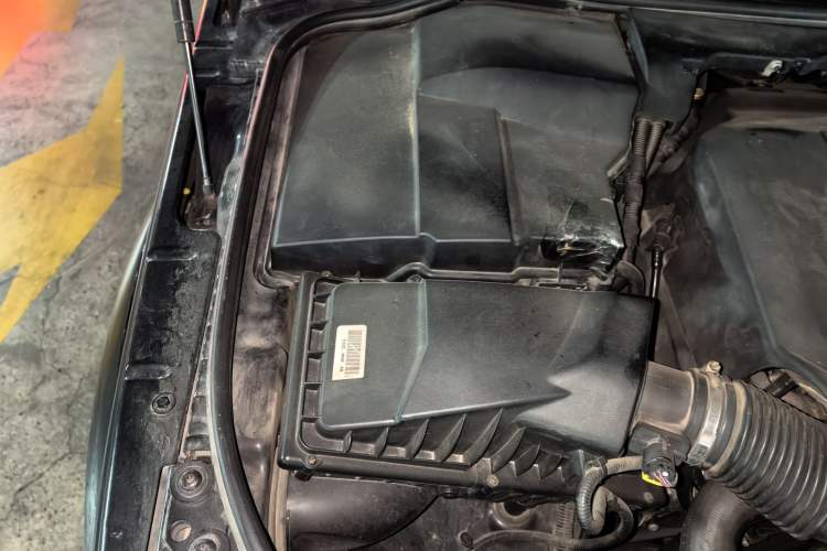 Used Land Rover Discovery 2016 3.0 SC V6 HSE Engine Bay Right