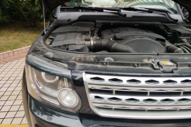 Used Land Rover Discovery 2016 3.0 SDV6 HSE Diesel Edition Engine Bay Right
