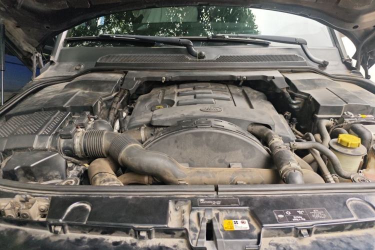 Used Land Rover Discovery 2016 3.0 SDV6 Black Edition HSE Diesel Version Engine Bay