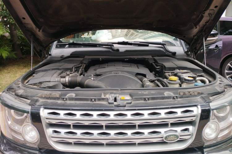 Used Land Rover Discovery 2016 3.0 SDV6 HSE Diesel Edition Engine Bay