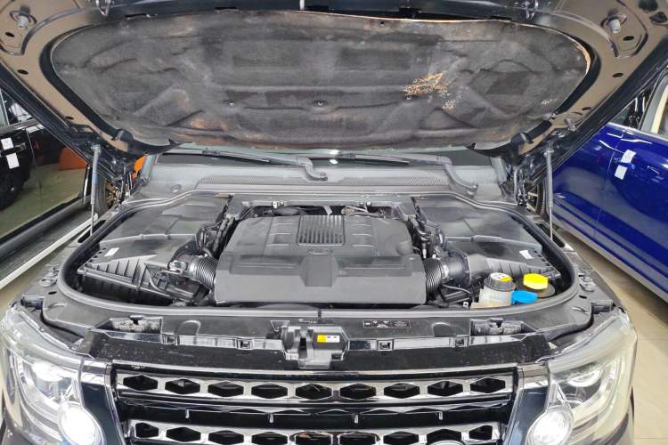 Used Land Rover Discovery 2016 3.0 SC V6 HSE Engine Bay