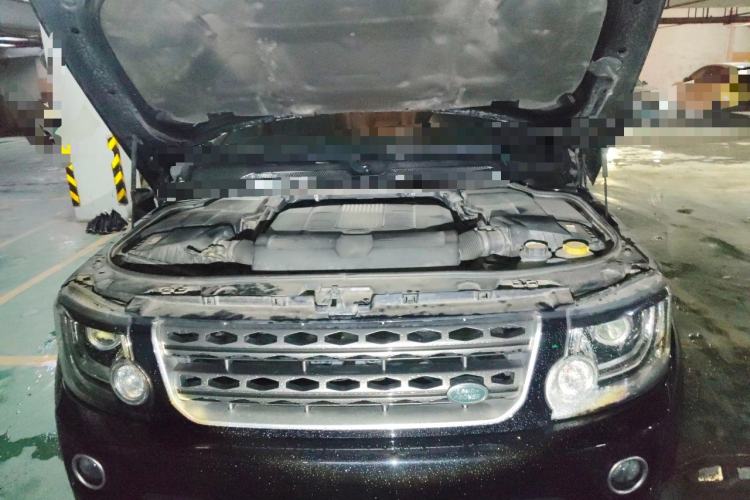 Used Land Rover Discovery 2016 3.0 SC Obsidian Black Heritage Edition HSE Engine Bay