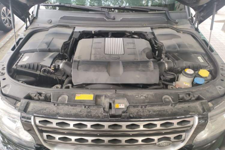 Used Land Rover Discovery 2016 3.0 SC V6 HSE Engine Bay