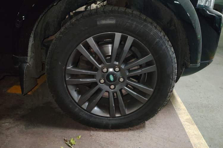 Used Land Rover Discovery 2016 3.0 SC Obsidian Black Heritage Edition SE Exterior 1