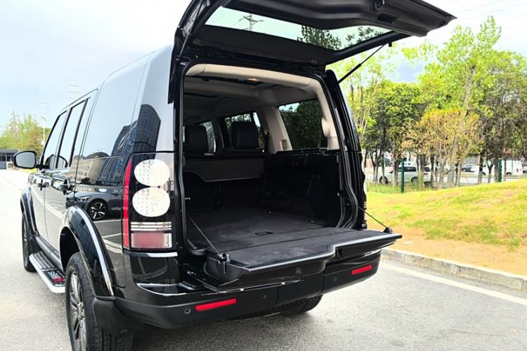 Used Land Rover Discovery 2016 3.0 SDV6 Black Edition HSE Diesel Version Exterior 3