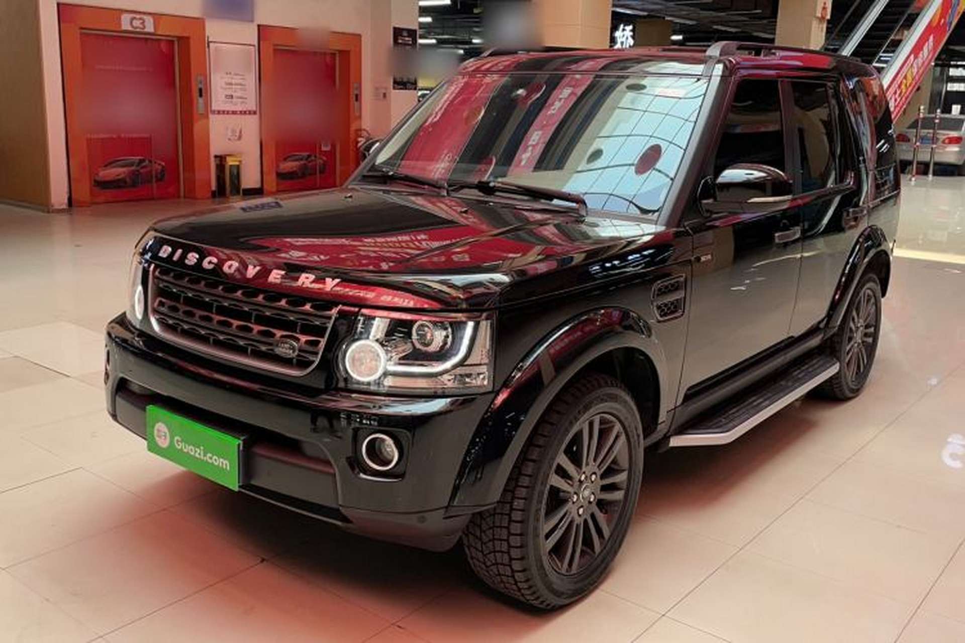Used Land Rover Discovery 2016 3.0 SC Obsidian Black Heritage Edition SE Front Left 45 Deg