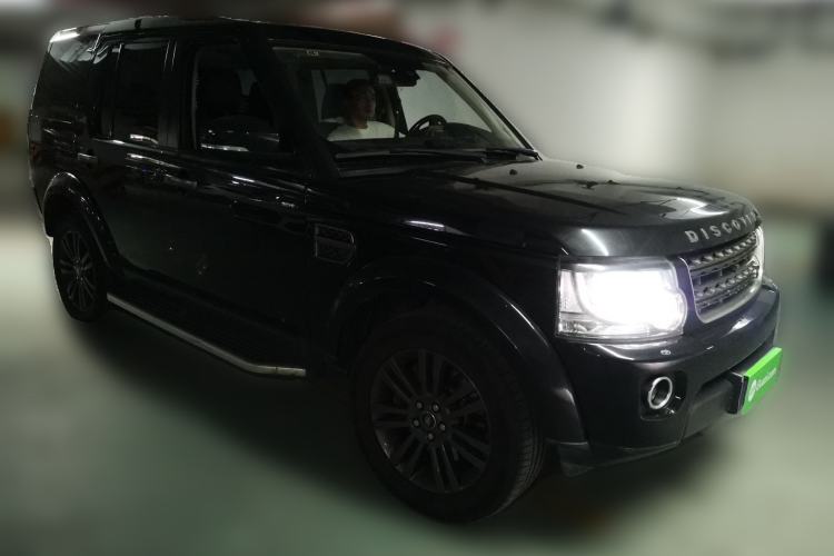Used Land Rover Discovery 2016 3.0 SC V6 HSE Luxury Front Right 45 Deg