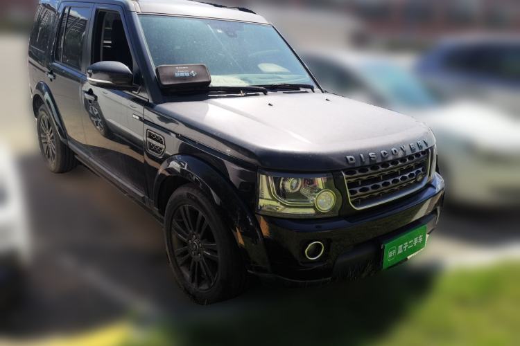 Used Land Rover Discovery 2016 3.0 SC V6 HSE Luxury Front Right 45 Deg