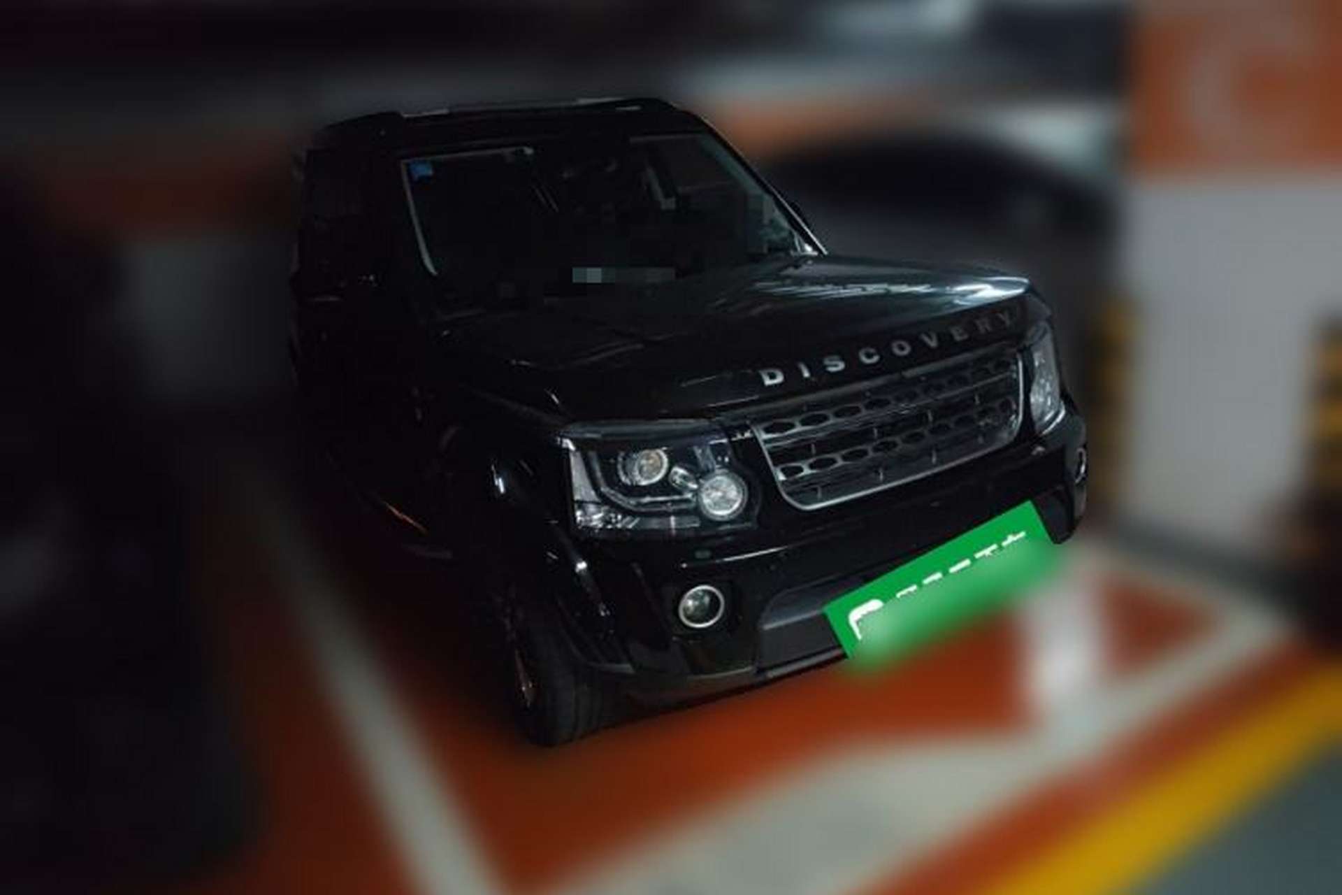 Used Land Rover Discovery 2016 3.0 SC Obsidian Black Heritage Edition SE Front Right 45 Deg