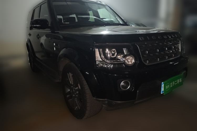 Used Land Rover Discovery 2016 3.0 SC Obsidian Black Heritage Edition SE Front Right 45 Deg